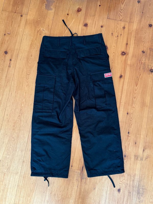 Kenzo Pantalon cargo noir Kenzo - détail bouton fleur Size US 34 / EU 50 - 2 Thumbnail