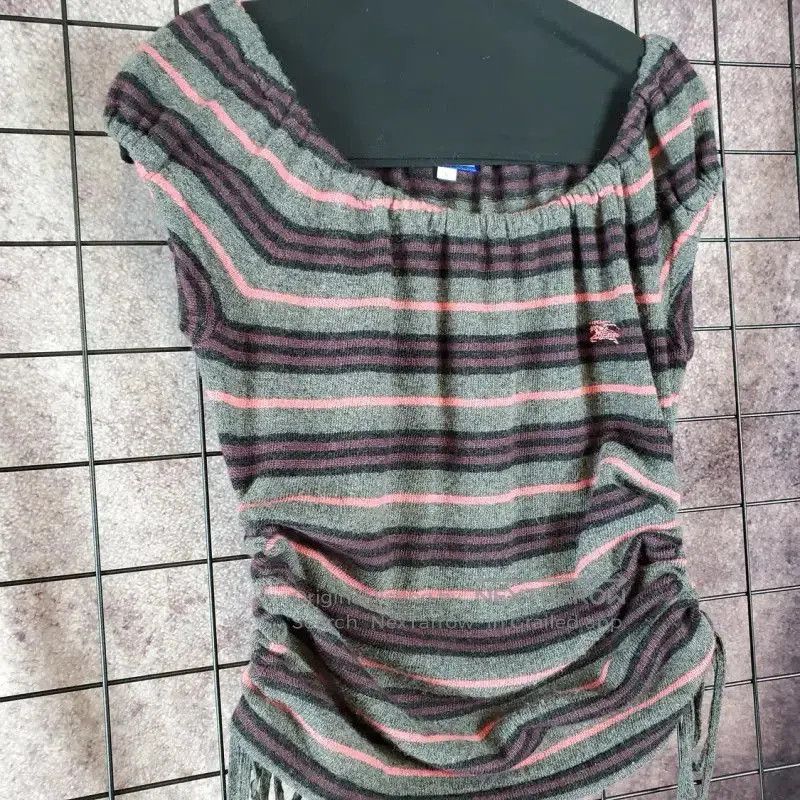 Burberry Burberry Women's Striped Cashmere Blend Knit Top. Size M / US 6-8 / IT 42-44 - 6 Thumbnail