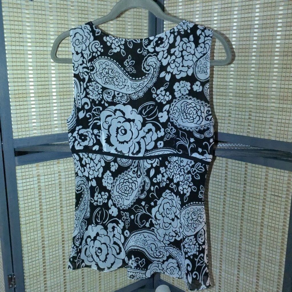 Ann Taylor Ann Taylor Black and White Paisley Sleeveless Blouse Size M / US 6-8 / IT 42-44 - 2 Thumbnail