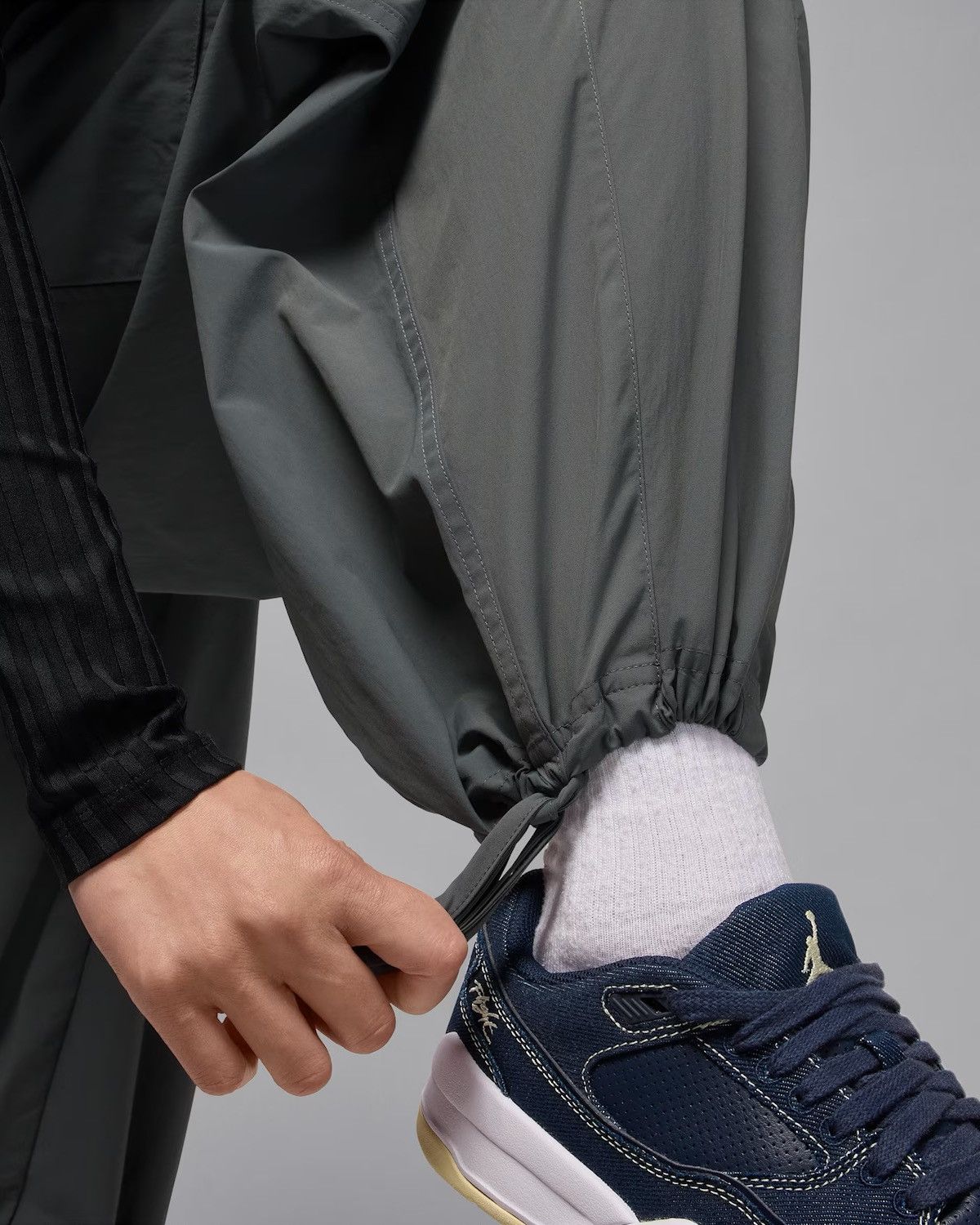 Jordan Brand Nike Jordan Pants Flight Chicago Women's Parachute Grey S Size 28" / US 6 / IT 42 - 7 Thumbnail