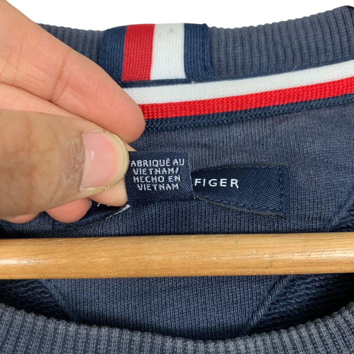 Tommy Hilfiger TOMMY HILFIGER Small Logo Crewneck Sweatshirt #2402-C108 Size US L / EU 52-54 / 3 - 11 Thumbnail