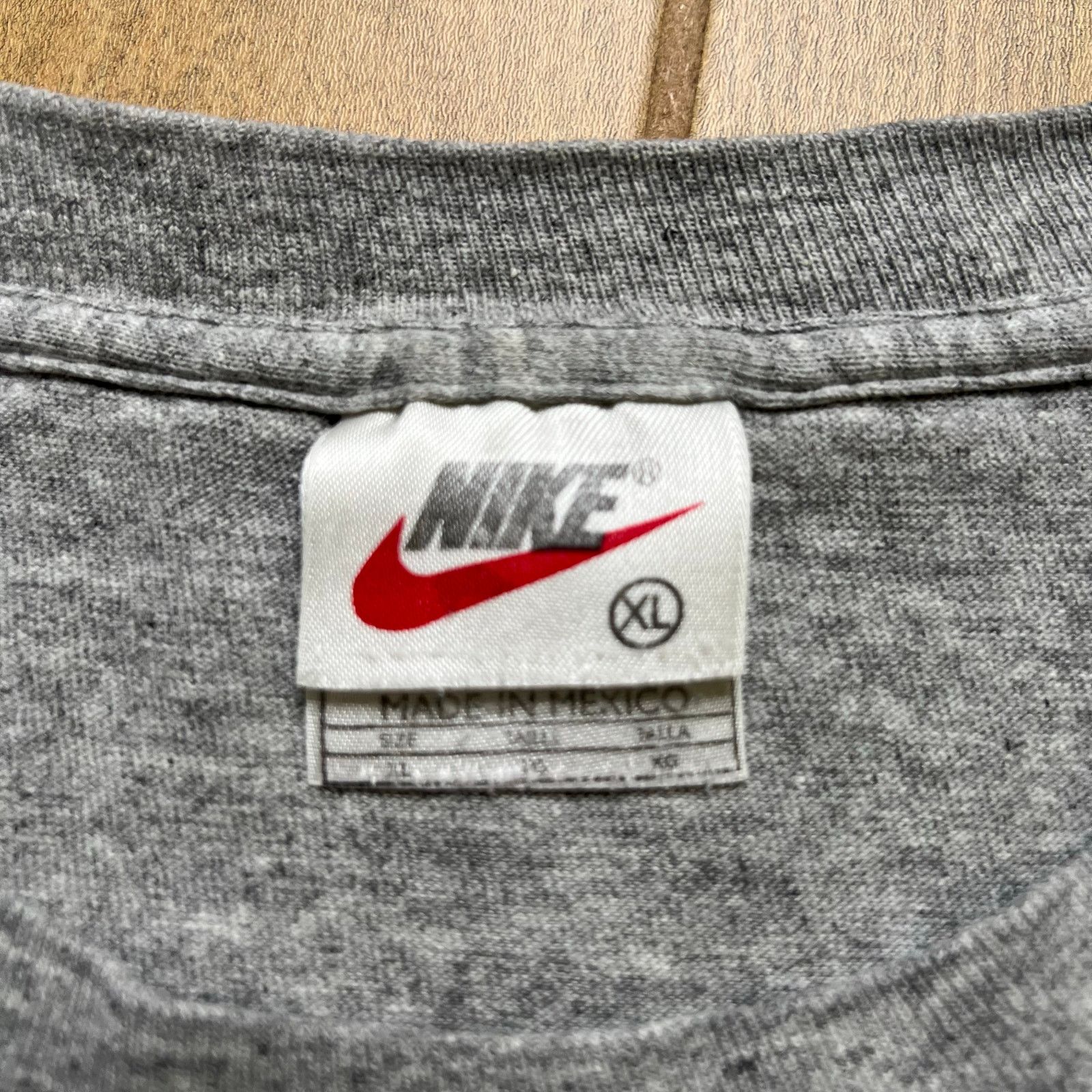 Nike Vintage 90's Nike gray graphic t-shirt Men size XL Y2K Size US XL / EU 56 / 4 - 2 Thumbnail