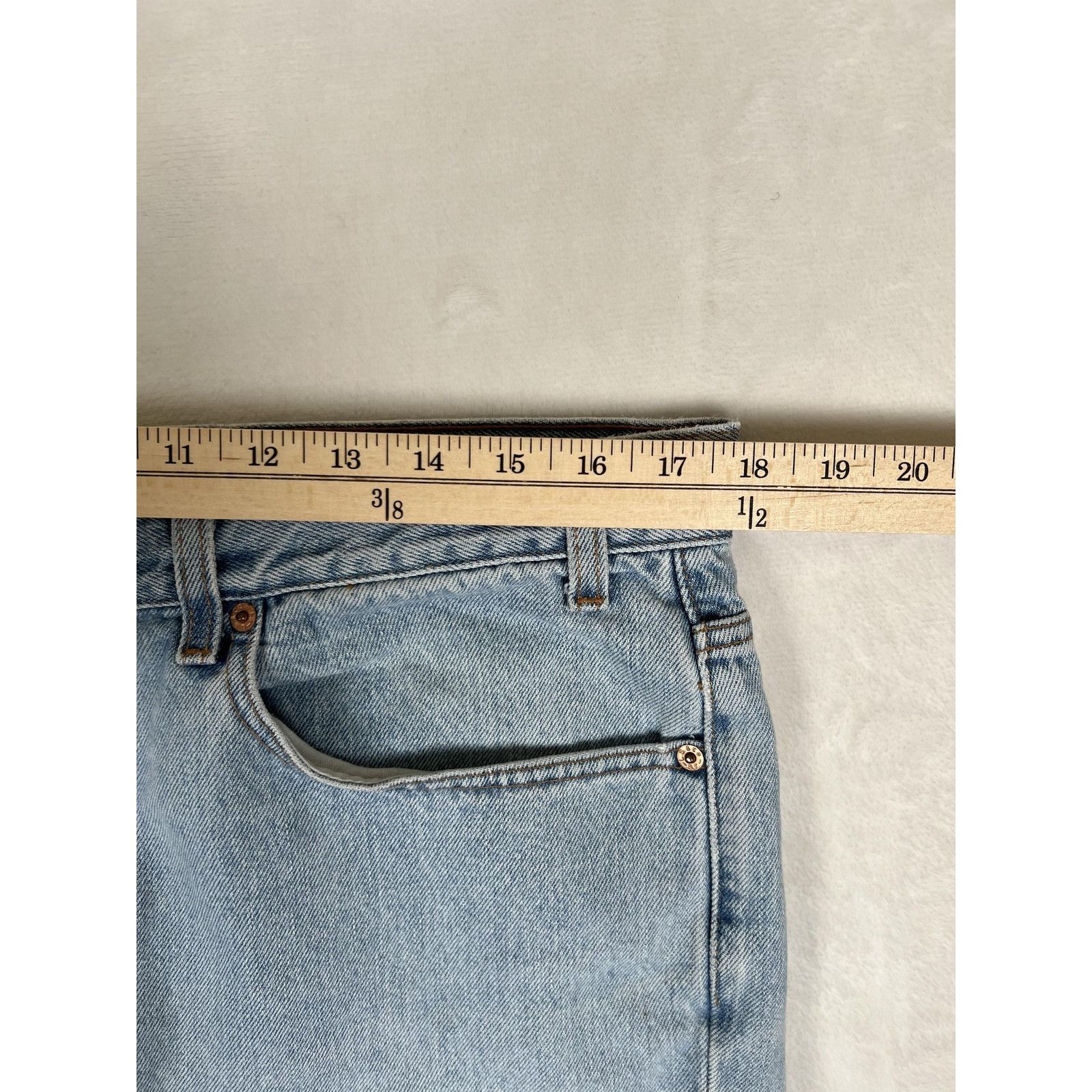 Levi's VTG Levis 550 Jeans Mens 36x34 Blue Light Wash Relaxed Fit T Size US 36 / EU 52 - 7 Thumbnail