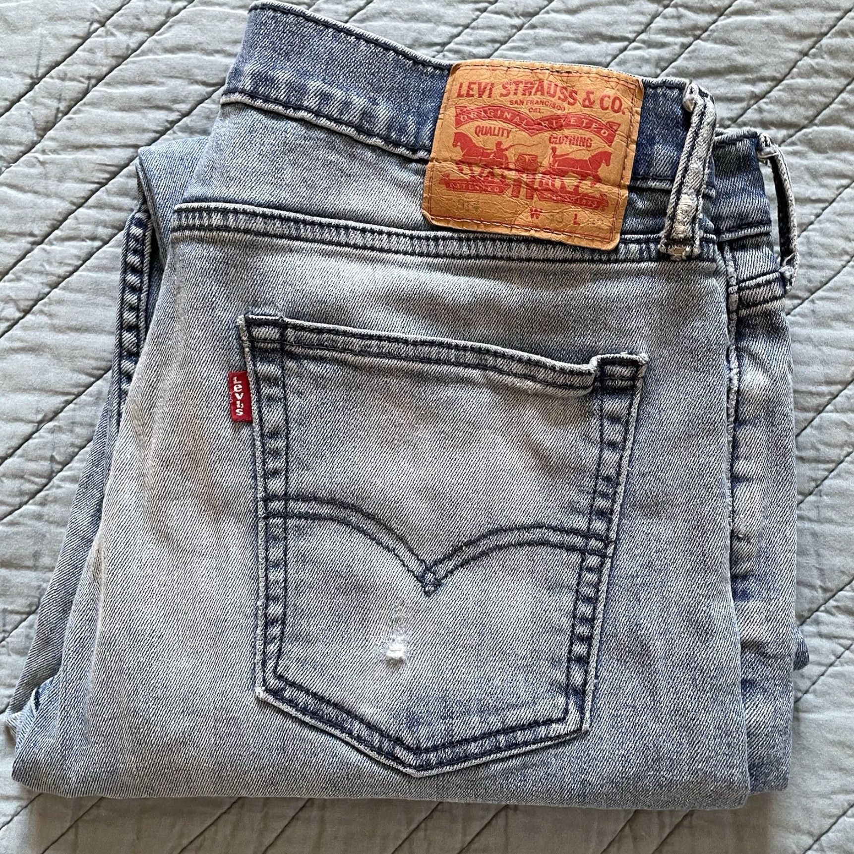 Levi's Levi's 514 Jeans Mens 33x32 Blue Regular Straight Light Wash Ripped Denim Mid Rise Jeans Size US 33 - 2 Thumbnail