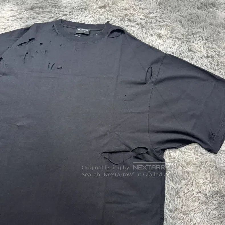 Balenciaga Balenciaga Double hook distressed short-sleeve Size US M / EU 48-50 / 2 - 4 Thumbnail
