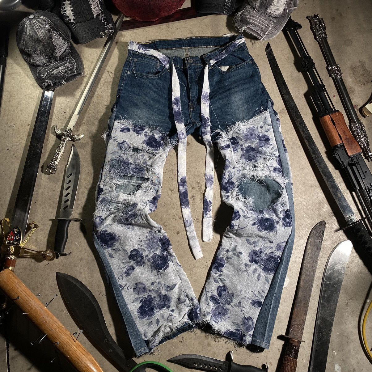Other Floral Slasher Jeans Size US 33 - 2 Thumbnail