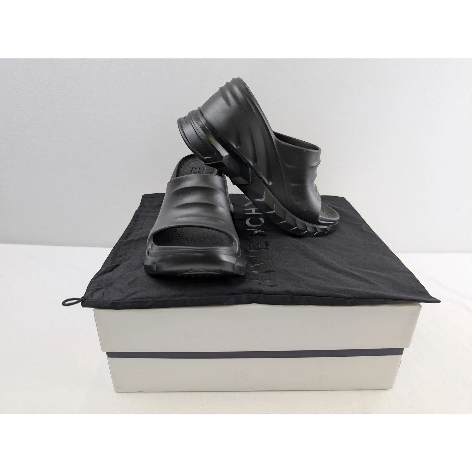 Givenchy o1rshd1 Q:5 / Marshmallow Sandals in Black Size US 9 / IT 39 - 15 Thumbnail