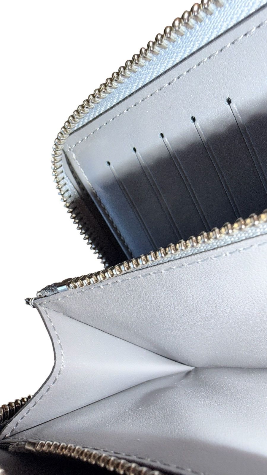Louis Vuitton Louis Vuitton 2D Silver Metallic Mirror Zippy Long Wallet Size ONE SIZE - 15 Thumbnail