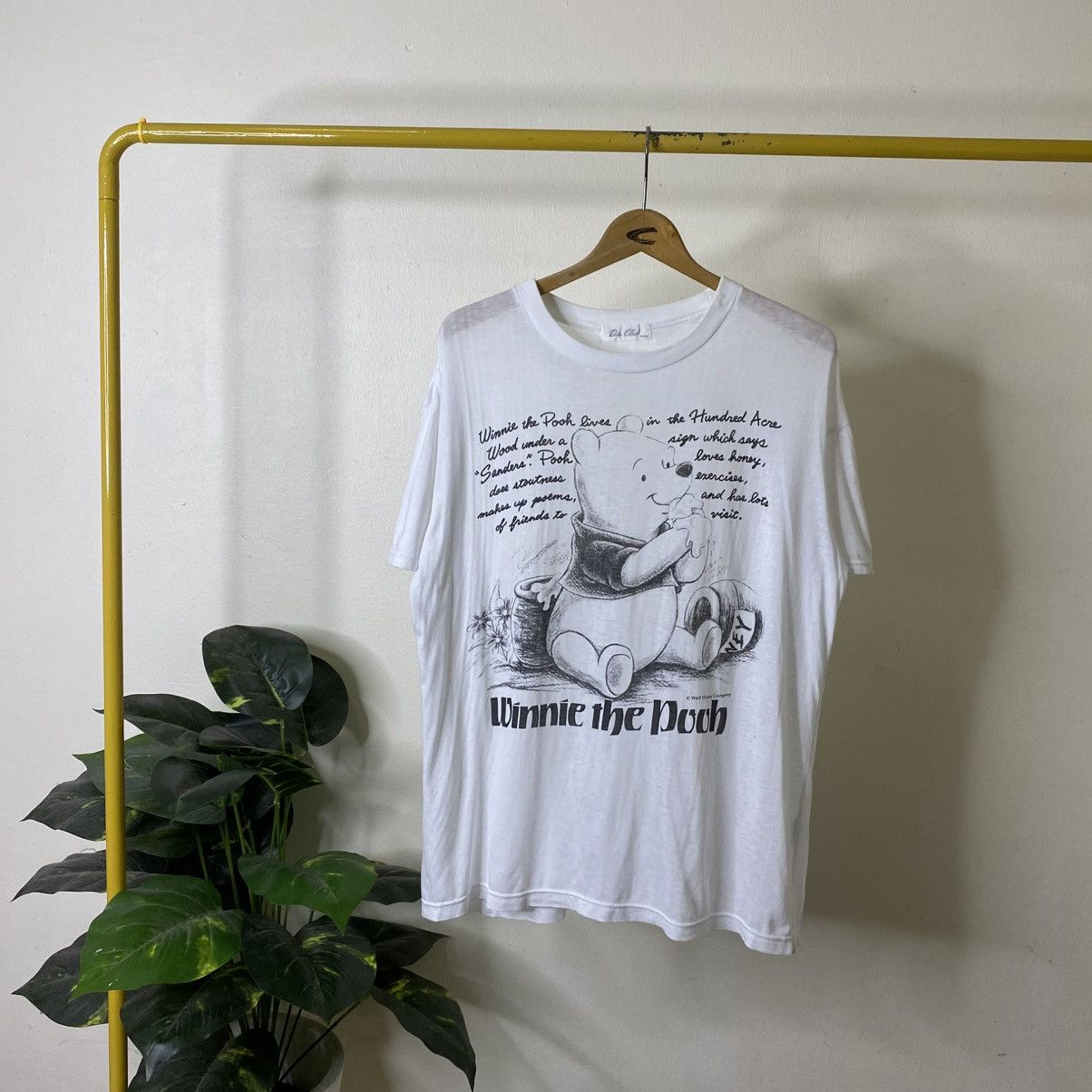 Vintage 1990s Walt Disney Company Winnie The Pooh Cartoon Tee Size US XL / EU 56 / 4 - 1 Thumbnail