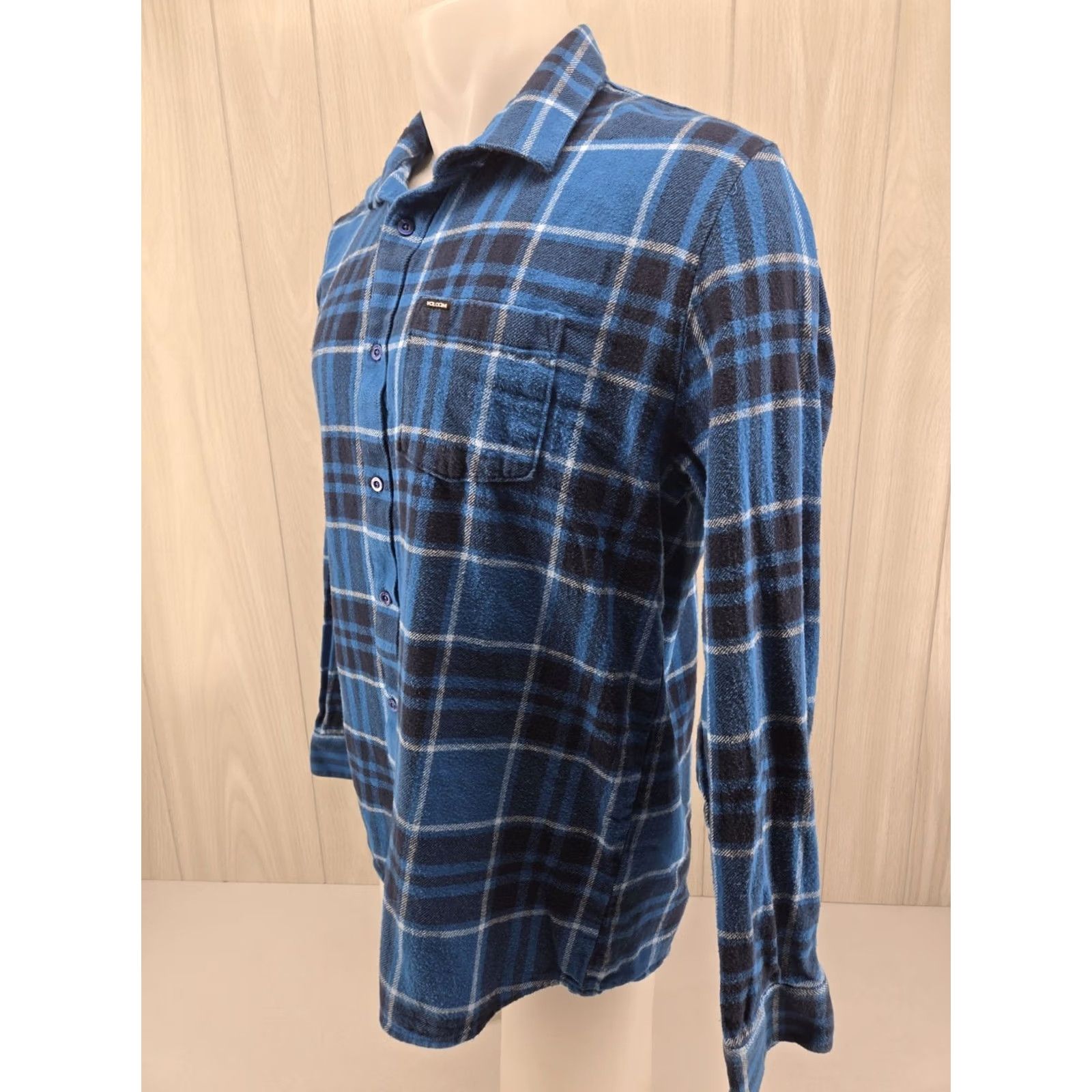 Volcom Volcom Shirt Plaid Blue Long Sleeve Button Closure Chest Pockets Mens L Regular Size Large Cotton Blend Vintage No Size US L / EU 52-54 / 3 - 3 Thumbnail