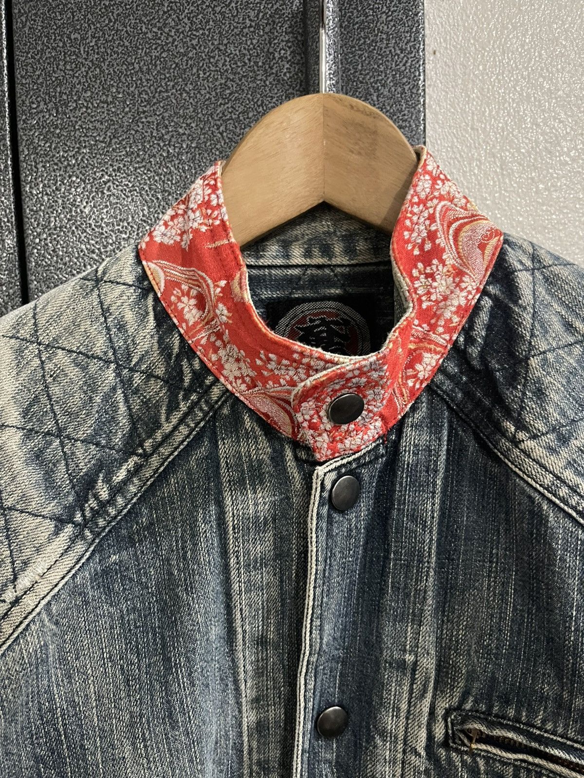 Vintage Vintage Unbrand Distressed Denim Jacket Size US L / EU 52-54 / 3 - 11 Thumbnail