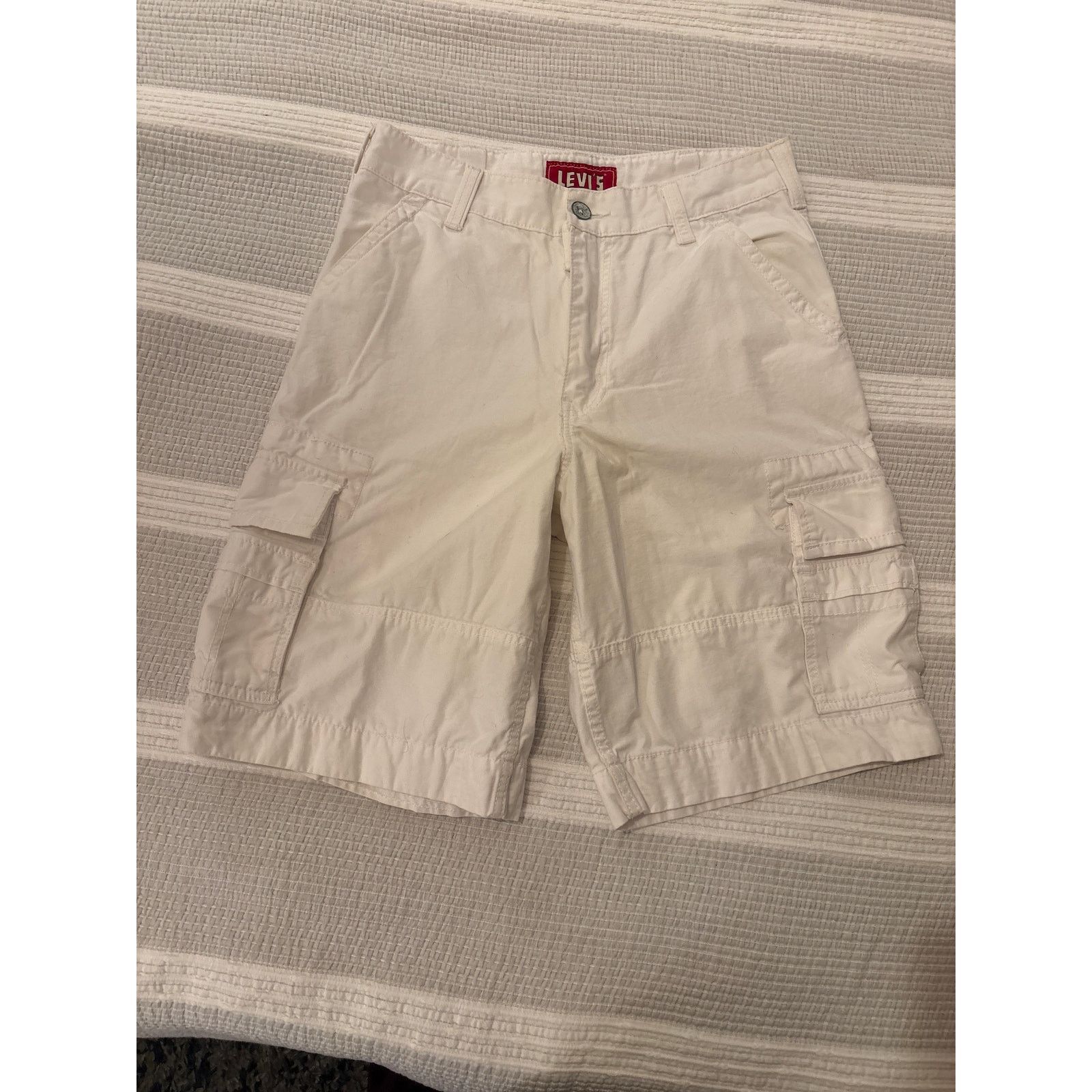 Levi's Levi’s White Cargo Shorts Size US 31 - 1 Thumbnail