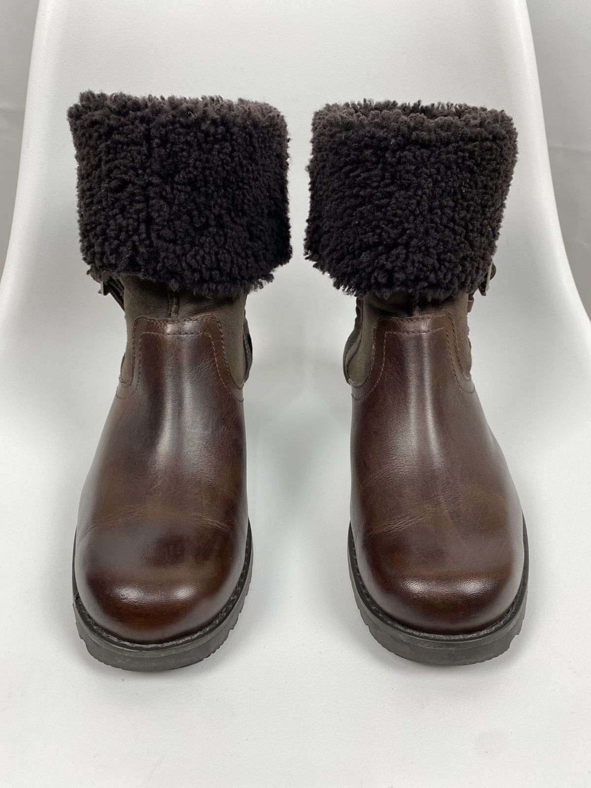 Ugg UGG Australia Genuine Leather Boots Fut Trim size 38 Size US 7 / IT 37 - 2 Thumbnail