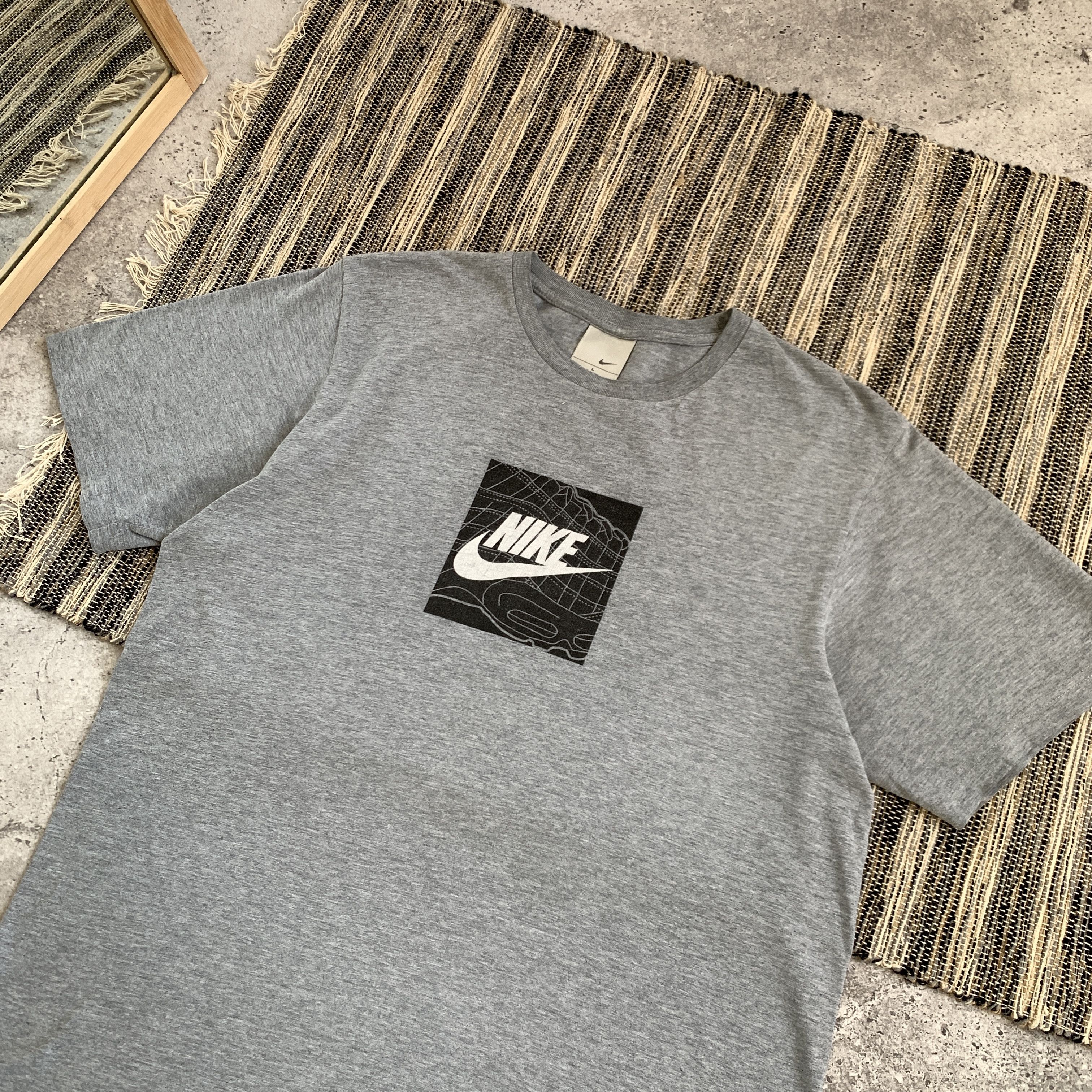 Nike Vintage Nike 90s Graphic Air Max Grey Tee Shirt Size US L / EU 52-54 / 3 - 2 Thumbnail