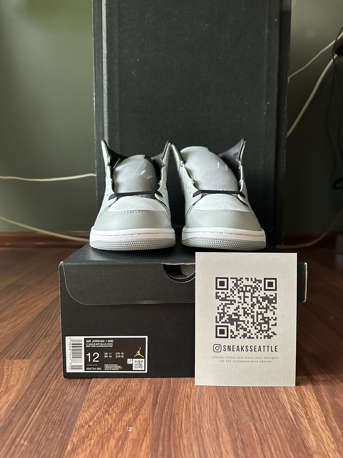 Jordan Brand Jordan 1 Mid Light Smoke Grey Size 12M 554724-092 Size US 12 / EU 45 - 7 Thumbnail