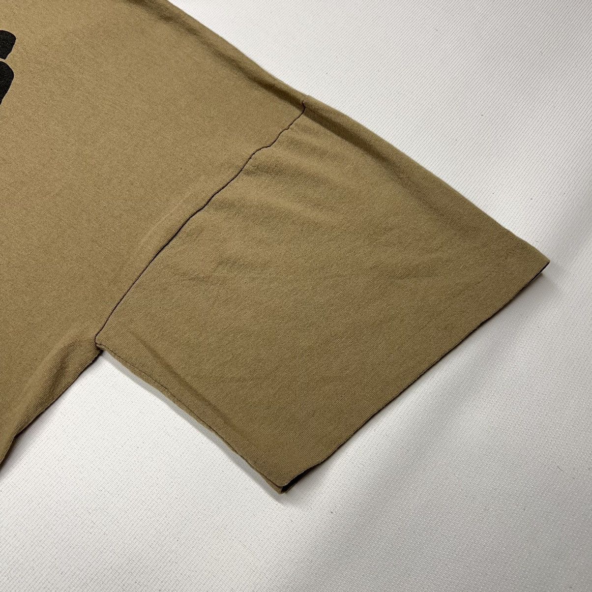 Vintage Surplus Tee Shirt Brown Military Gear Gun Flag Single Stitch Size US L / EU 52-54 / 3 - 10 Thumbnail