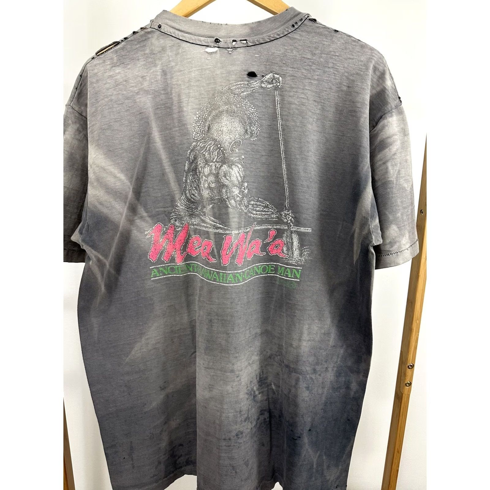 Hanes VINTAGE Ancient Hawaiian Canoe Man Gradient Sun Faded Streak Worn WIP T-Shirt XL Mens Size US XL / EU 56 / 4 - 5 Thumbnail