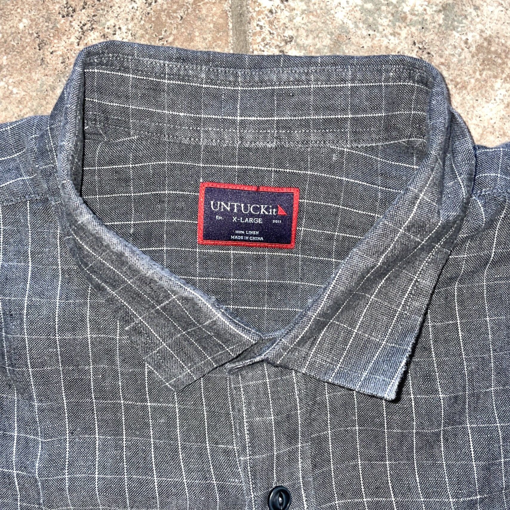 UNTUCKit Untuckit Gray Plaid Shirt Mens XL Button-Up Long Sleeve Regular Size Untuckit Mens XL Gray Plaid Shirt Size US XL / EU 56 / 4 - 2 Thumbnail
