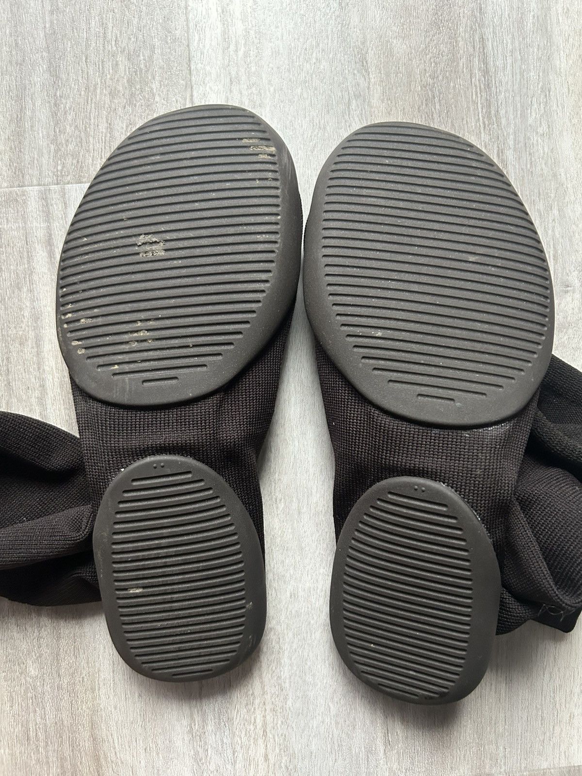 Yeezy Yeezy Pods Mocha Size US 9 / EU 42 - 4 Thumbnail