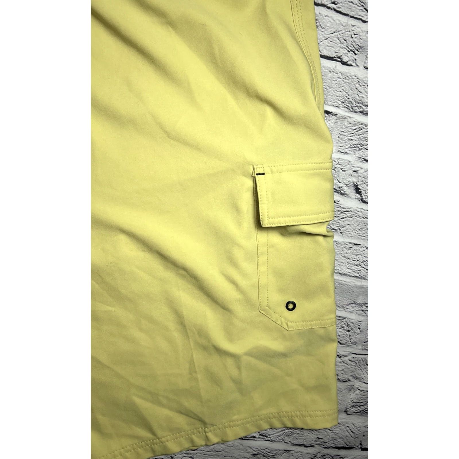 Oakley Oakley Men’s Boardshort Swim Trunks Board Shorts 34 Yellow Polyester Elastan Blended Fabric Drawstring Pockets Surfing Mens Size US 34 / EU 50 - 5 Thumbnail