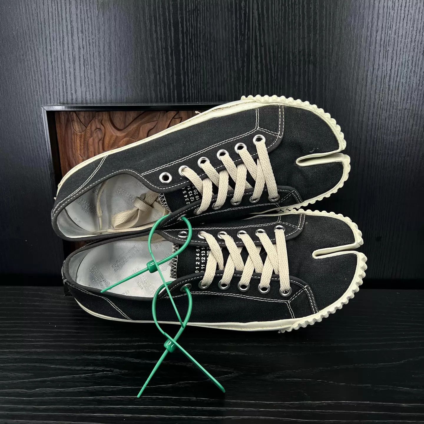 Maison Margiela Maison Margiela Tabi Canvas Shoes Size 42 New With Box Size US 9 / EU 42 - 2 Thumbnail