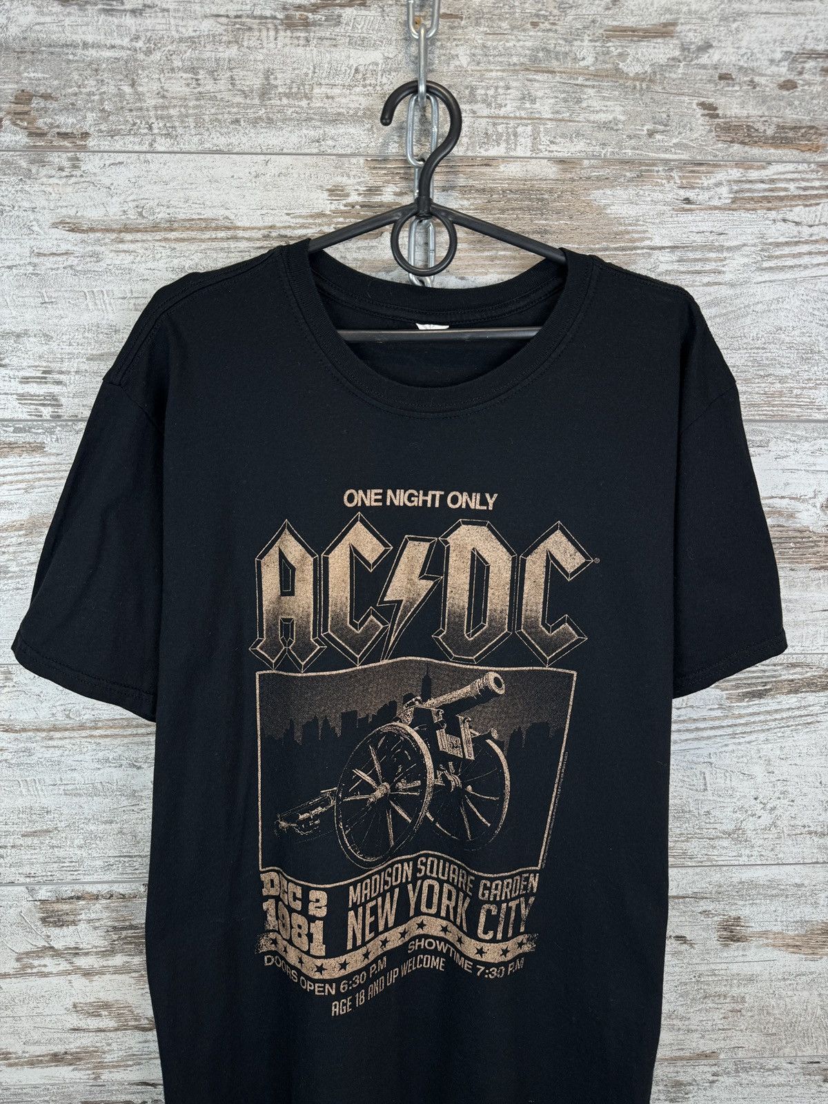 AC/DC × Band Tees × Vintage Mens Vintage AC/DC T-shirt rock band tee one night only Size US XL / EU 56 / 4 - 3 Thumbnail