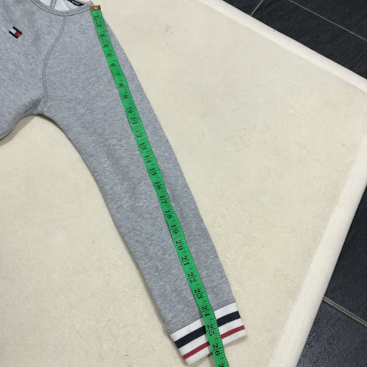 Japanese Brand × Tommy Hilfiger TOMMY HILFIGER Small Embroidered Logo Sweatshirt Size S / US 4 / IT 40 - 14 Thumbnail
