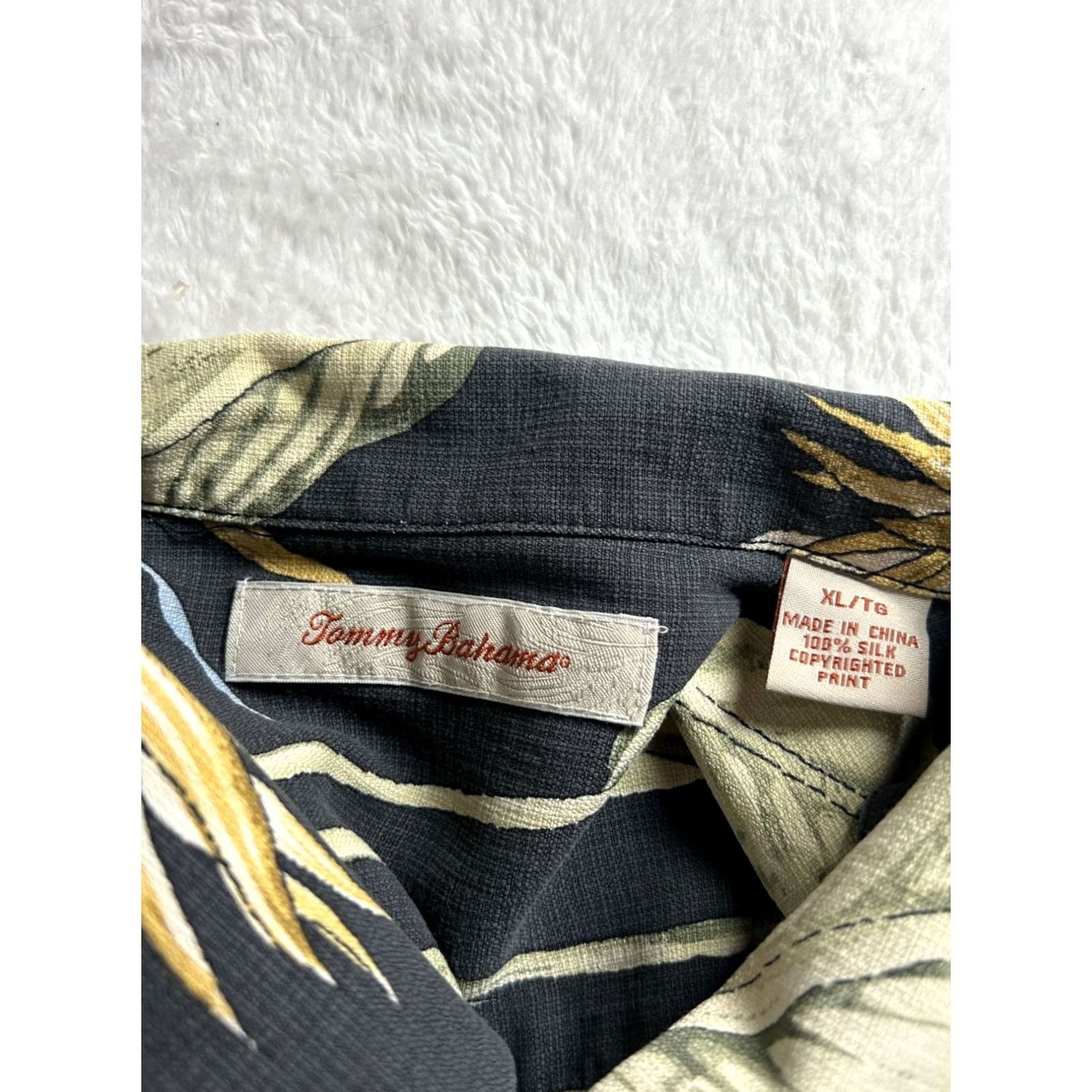 Tommy Bahama Tommy Bahama Shirt XL Black Silk Bird Of Paradise Hawaiian Button Up Casual Mens Size US XL / EU 56 / 4 - 4 Thumbnail