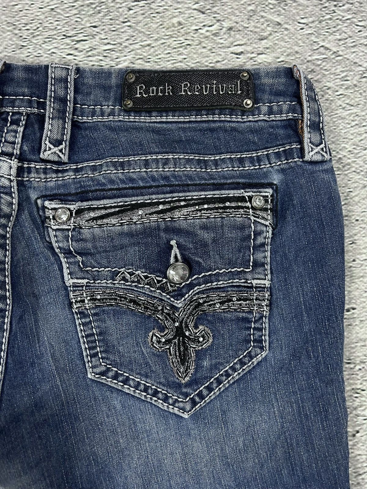 Rock Revival Rock Revival vintage blue jeans Y2K flared Size 31" - 2 Thumbnail