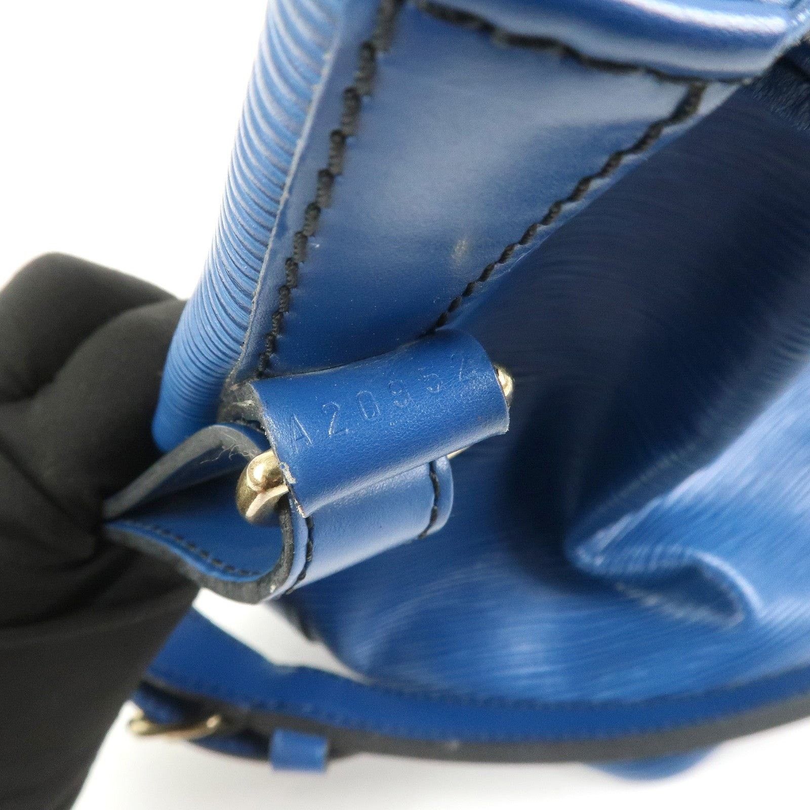 Louis Vuitton Louis Vuitton Epi Petit Noe Shoulder Bag Leather Bucket Blue Size ONE SIZE - 8 Thumbnail