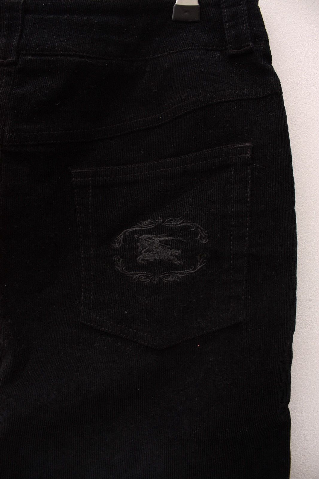 Burberry Burberry Red Label Back Embroidery Logo Corduroy Skirt Size 27" / US 4 / IT 40 - 3 Thumbnail