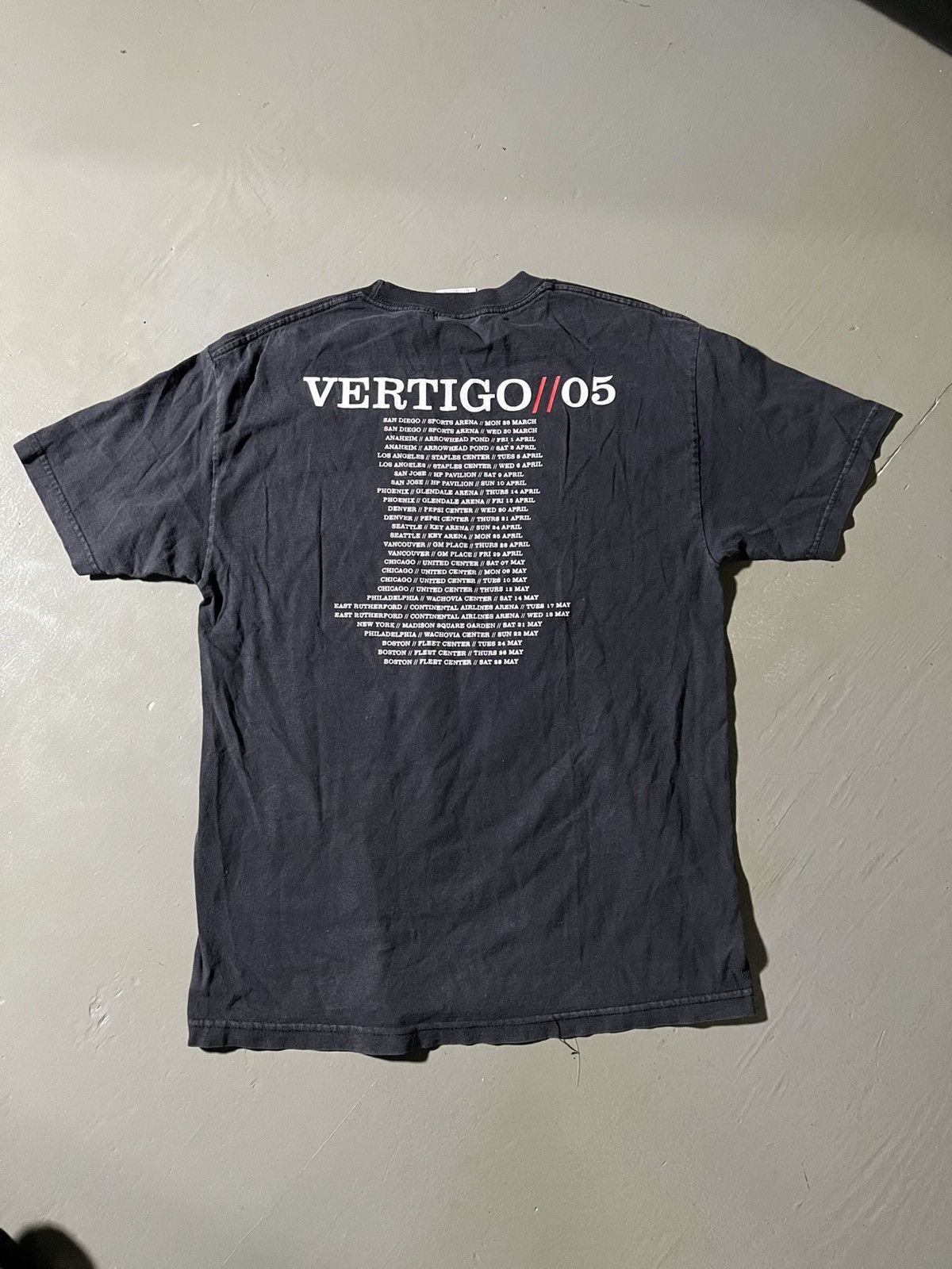Other Vintage 2005 U2 Vertigo tour t-shirt Size US L / EU 52-54 / 3 - 4 Thumbnail