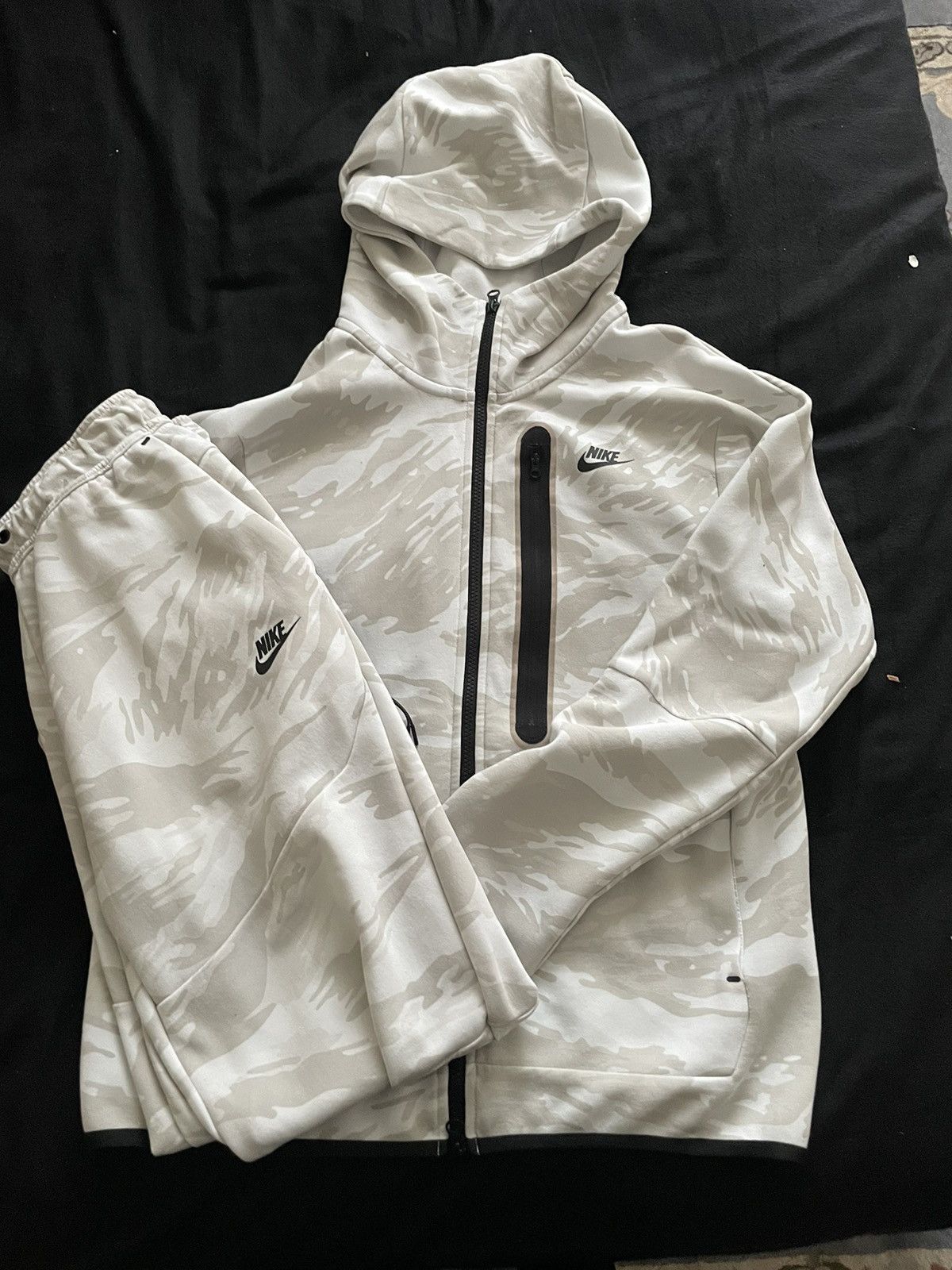 Nike Nike Tech Fleece Camo Windrunner Hoodie Zip Tracksuit Sz m Size US M / EU 48-50 / 2 - 6 Thumbnail