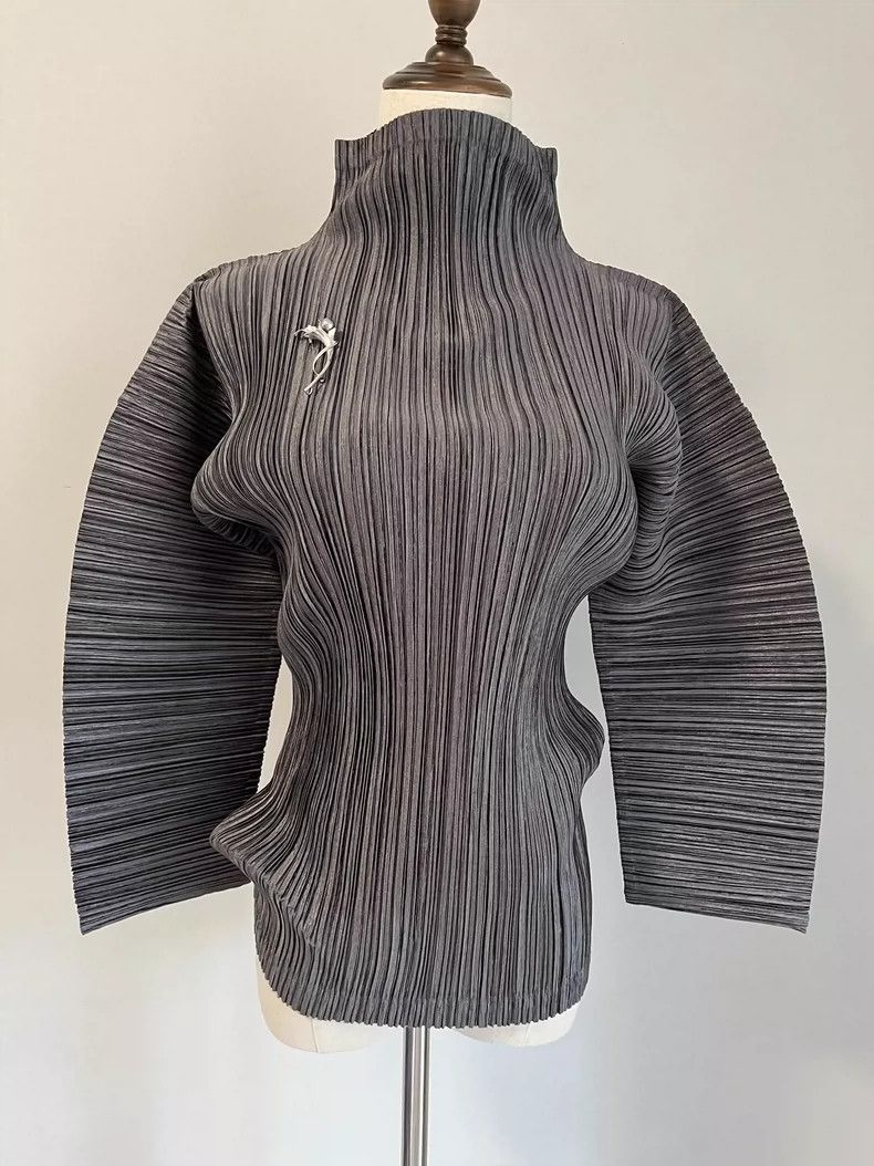 Issey Miyake Issey Miyake Silver-gray main line and long-sleeved top Size M / US 6-8 / IT 42-44 - 1 Thumbnail