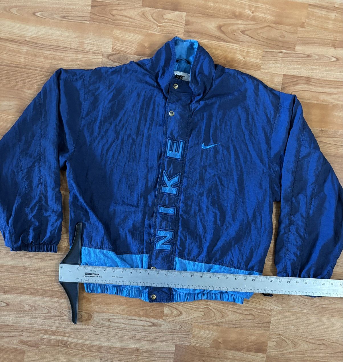 Nike Vintage y2k Nike blue windbreaker jacket Size L Size US L / EU 52-54 / 3 - 1 Thumbnail