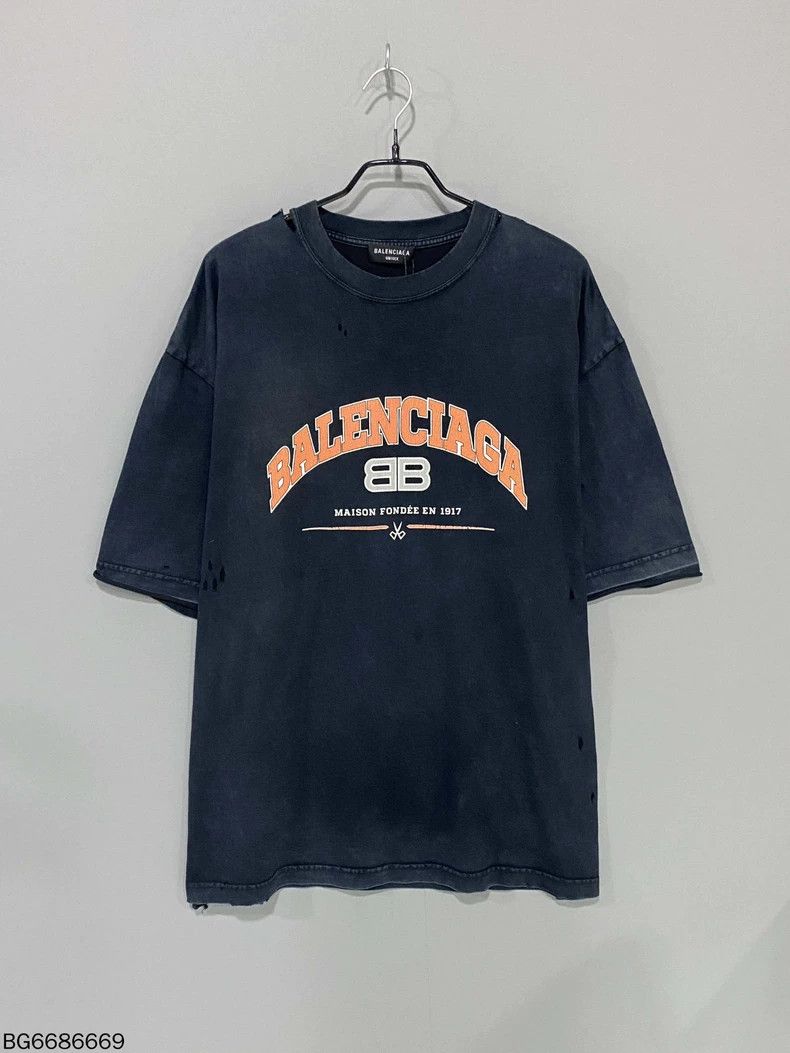 Balenciaga Balenciaga Distressed Letter Logo Short Sleeve Size US L / EU 52-54 / 3 - 1 Thumbnail