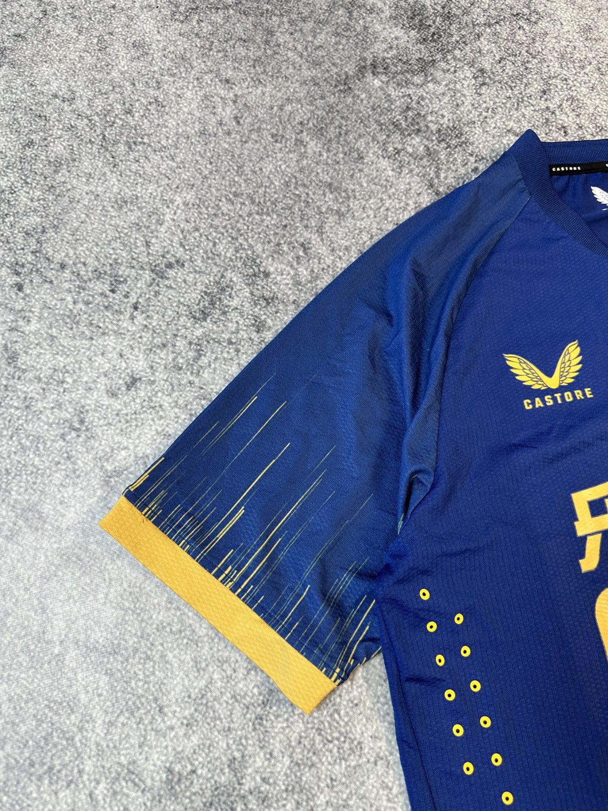 Castore Castore New Castle Logo Jersey Rare Streetwear Soccer M Size US M / EU 48-50 / 2 - 3 Thumbnail