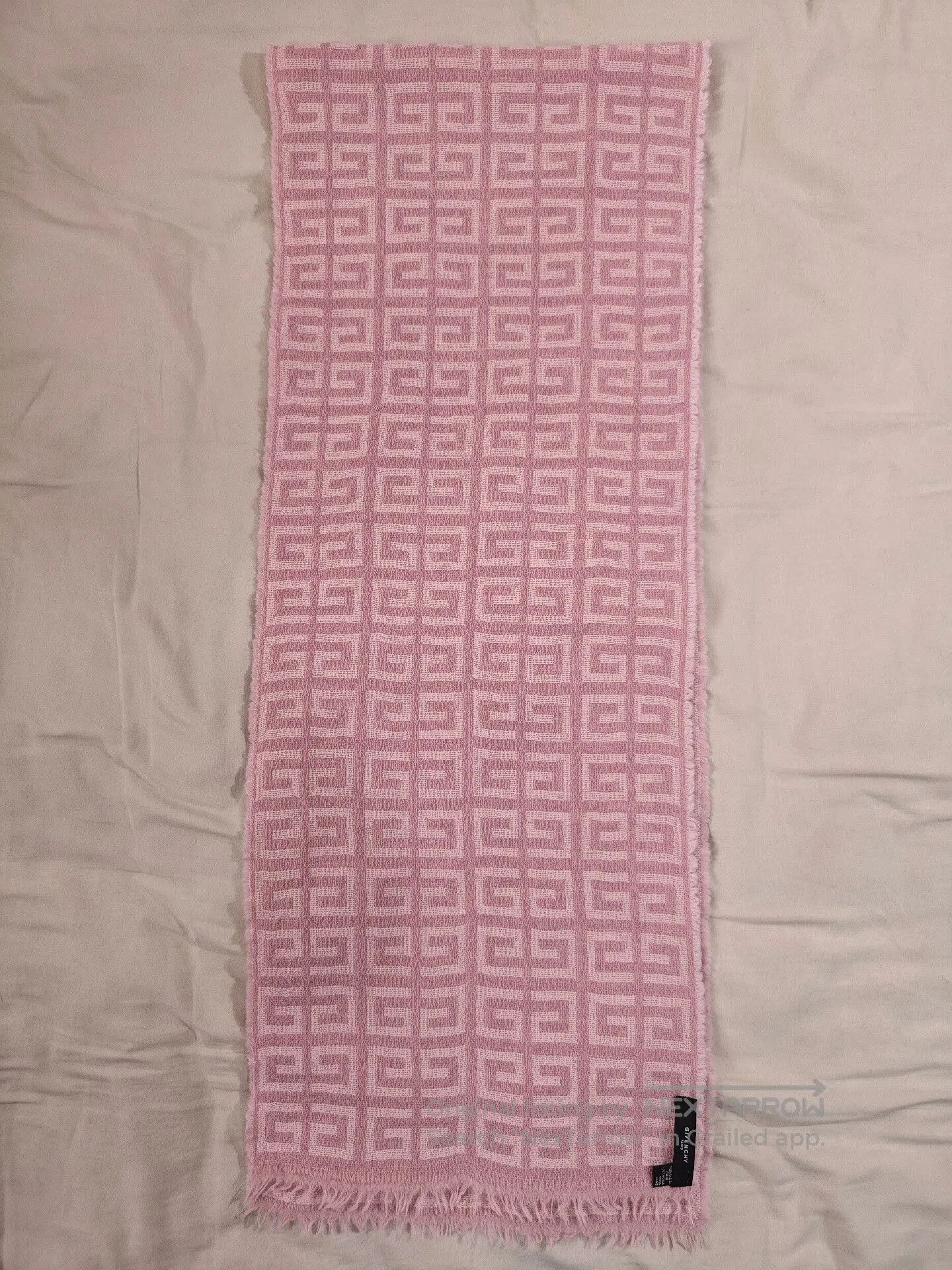 Givenchy Givenchy Italian Wool Scarf in Pink. Size ONE SIZE - 1 Thumbnail