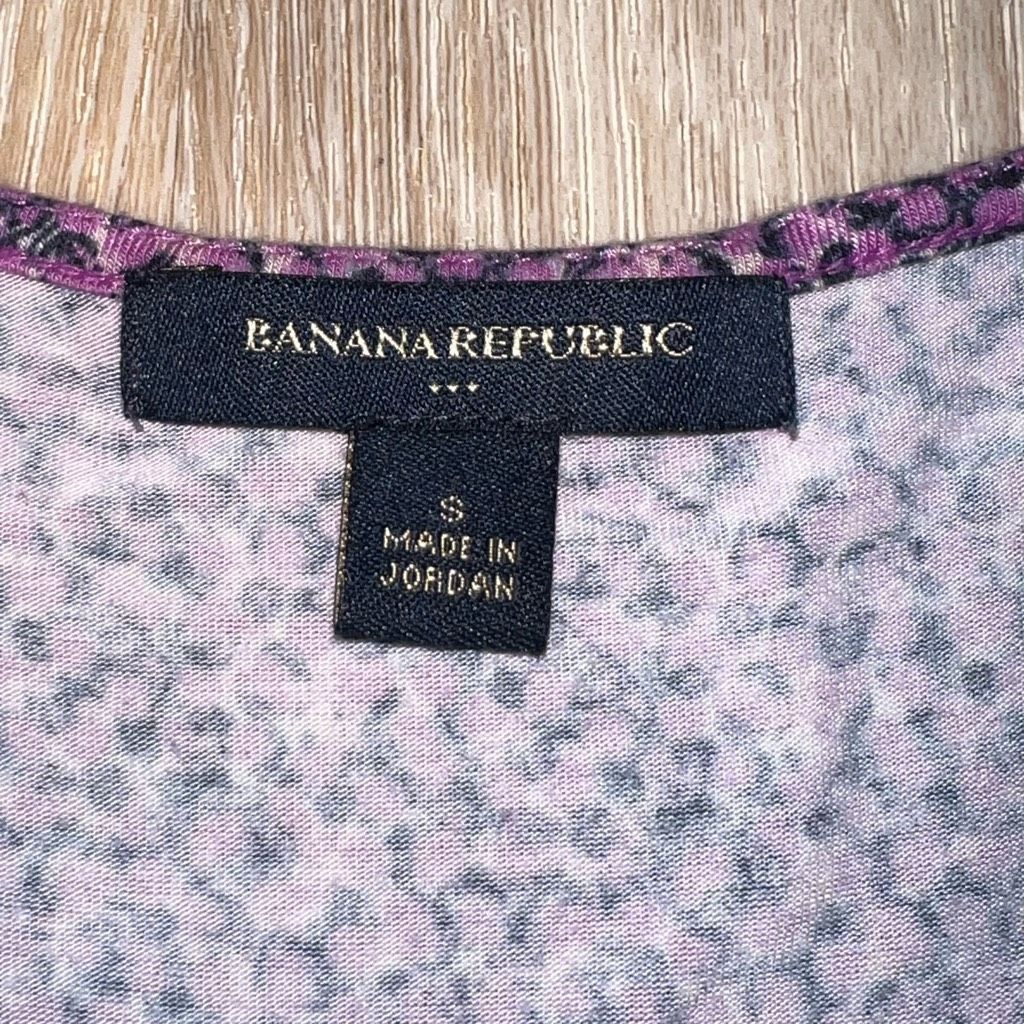 Banana Republic Banana Republic Purple Patterned Short Sleeve T-Shirt, Scoop neck Women’s Small Size S / US 4 / IT 40 - 4 Thumbnail