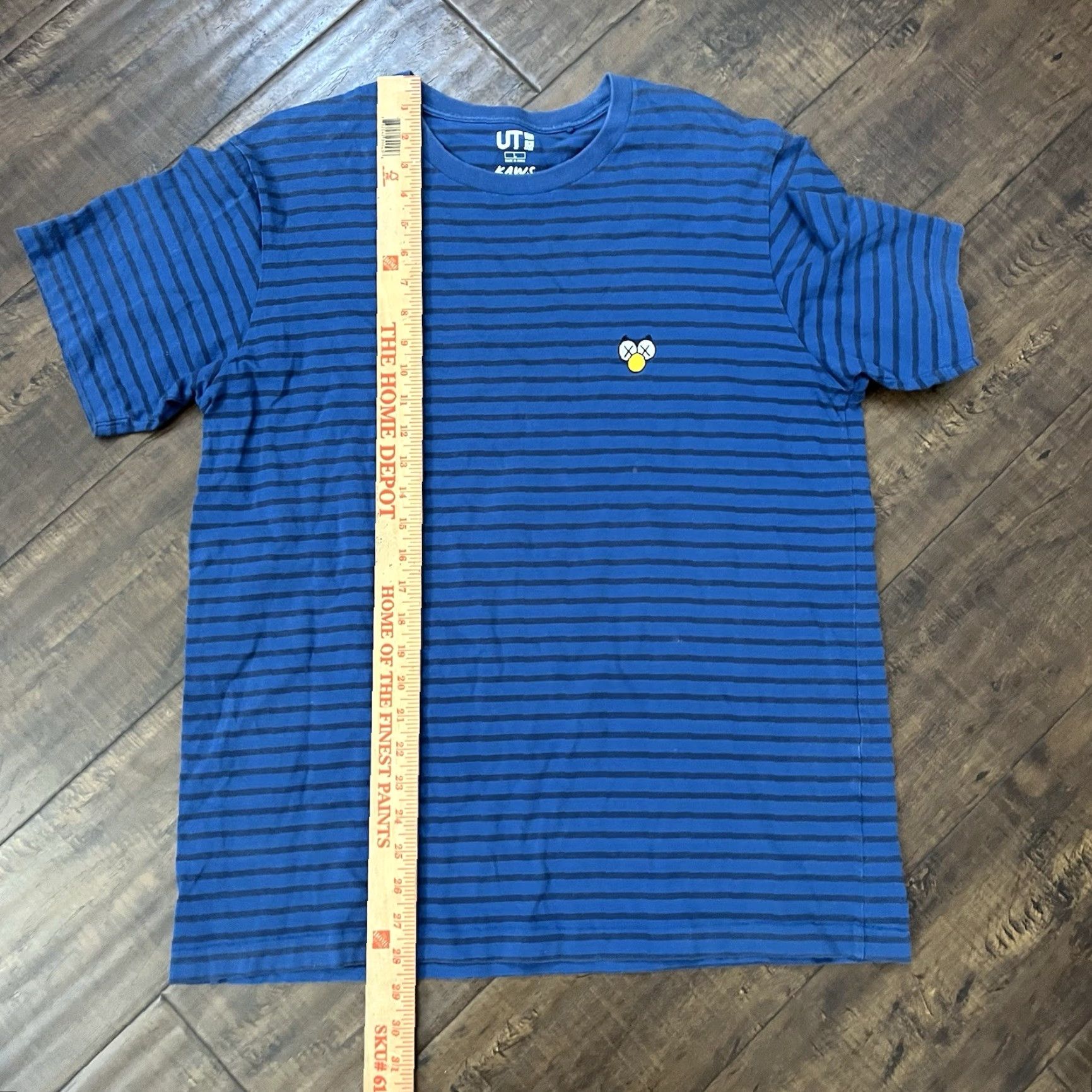 Kaws KAWS x Uniqlo Sesame Street T-Shirt Mens Large Short Sleeve Cotton Blue Embroidered Cookie Monster Graphic Size US L / EU 52-54 / 3 - 6 Thumbnail