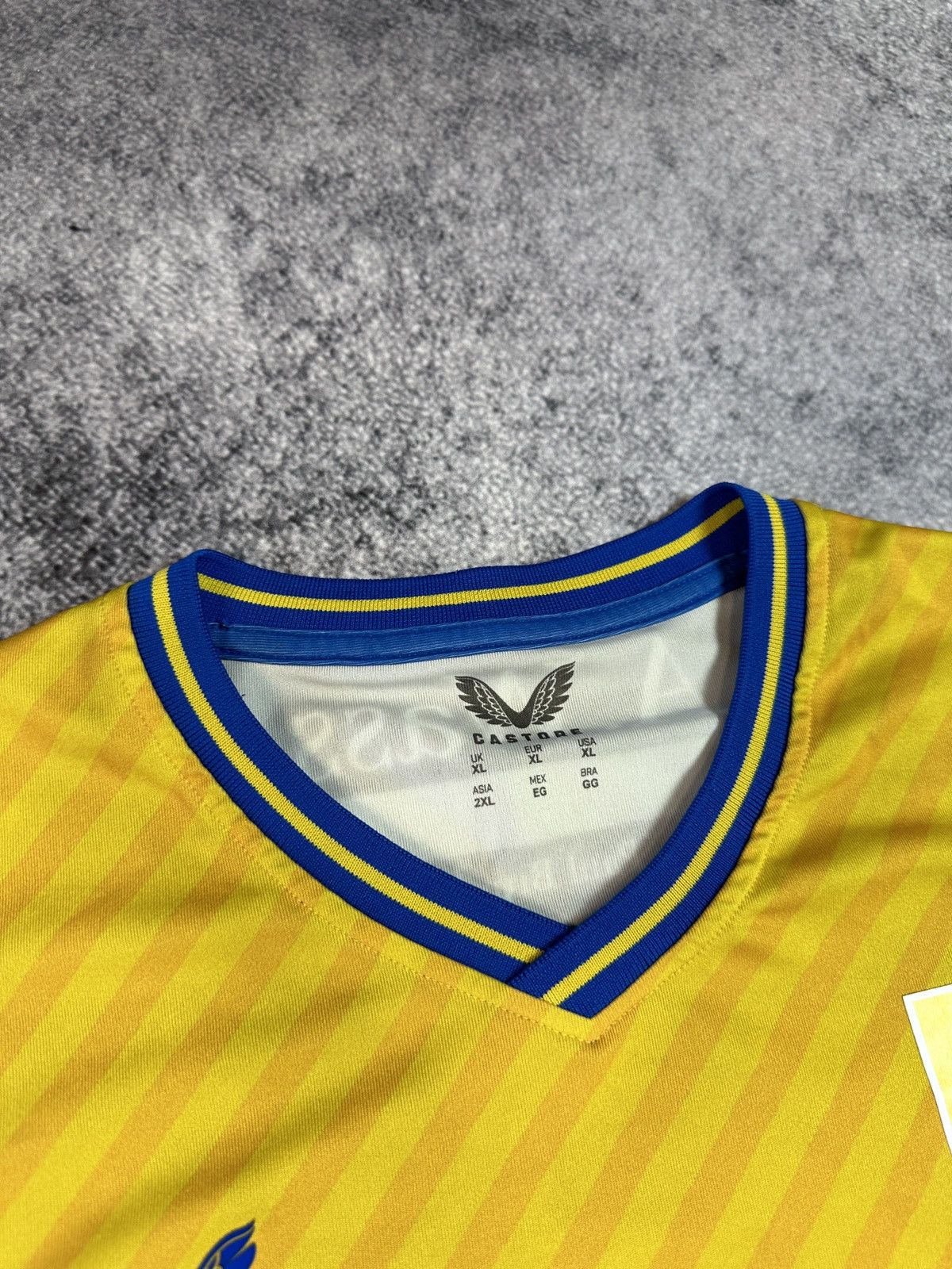 Castore Castore Mansfield Town Logo Jersey Rare Streetwear Soccer XL Size US XL / EU 56 / 4 - 4 Thumbnail