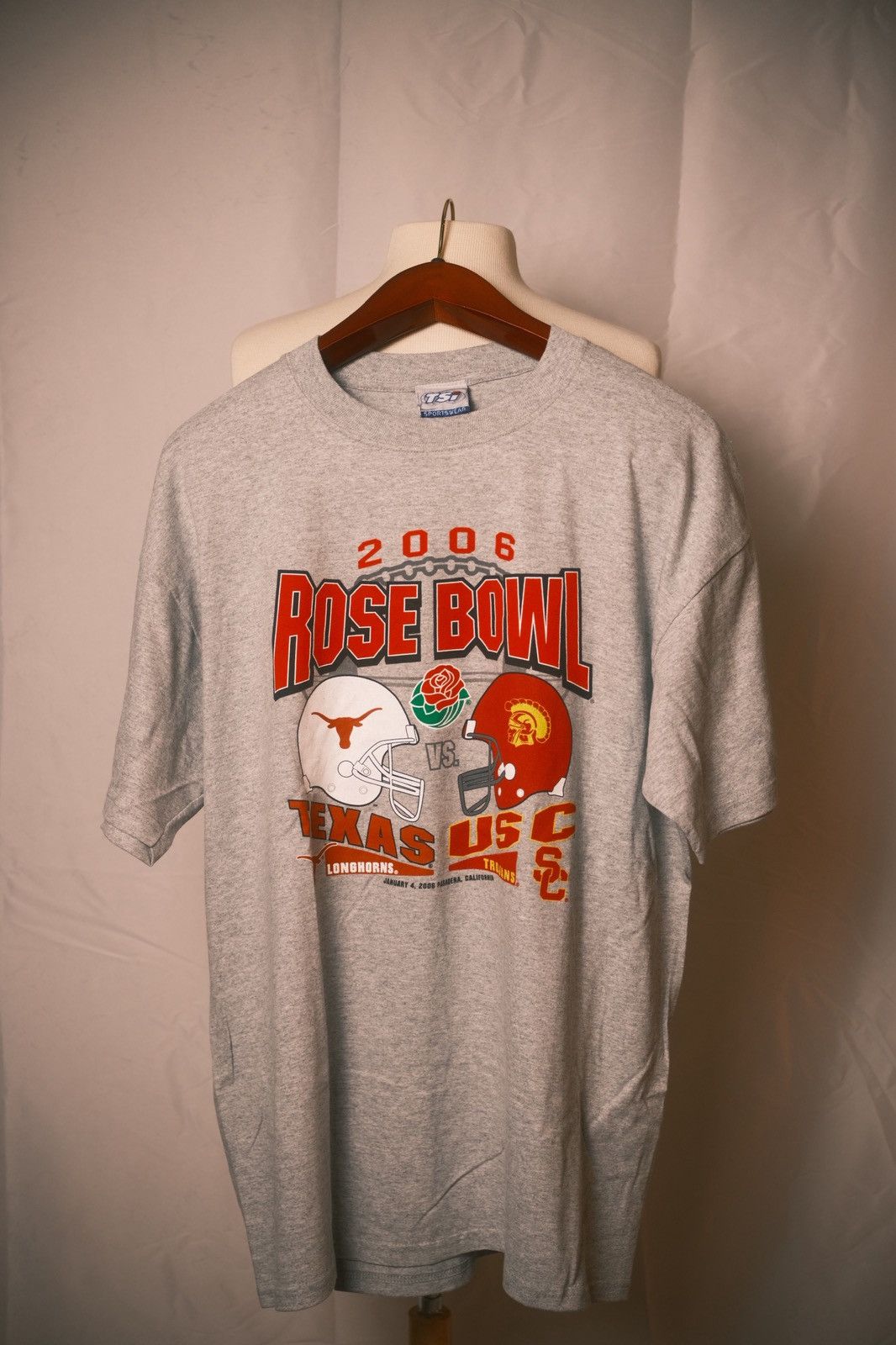 Other 2006 Rose Bowl Texas v USC NEW WITH TAGS Size US L / EU 52-54 / 3 - 1 Thumbnail