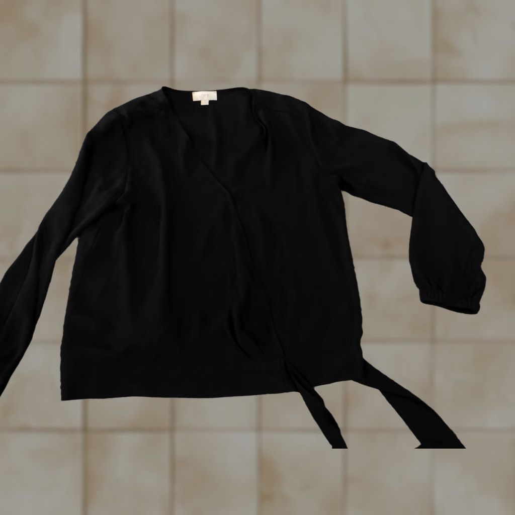Ann Taylor Ann Taylor Loft Blouse Shirt Womens S Black Polyester Round Neck Long Sleeve Pullover Casual Casual Sleeve Regular Breathable Size S / US 4 / IT 40 - 1 Thumbnail