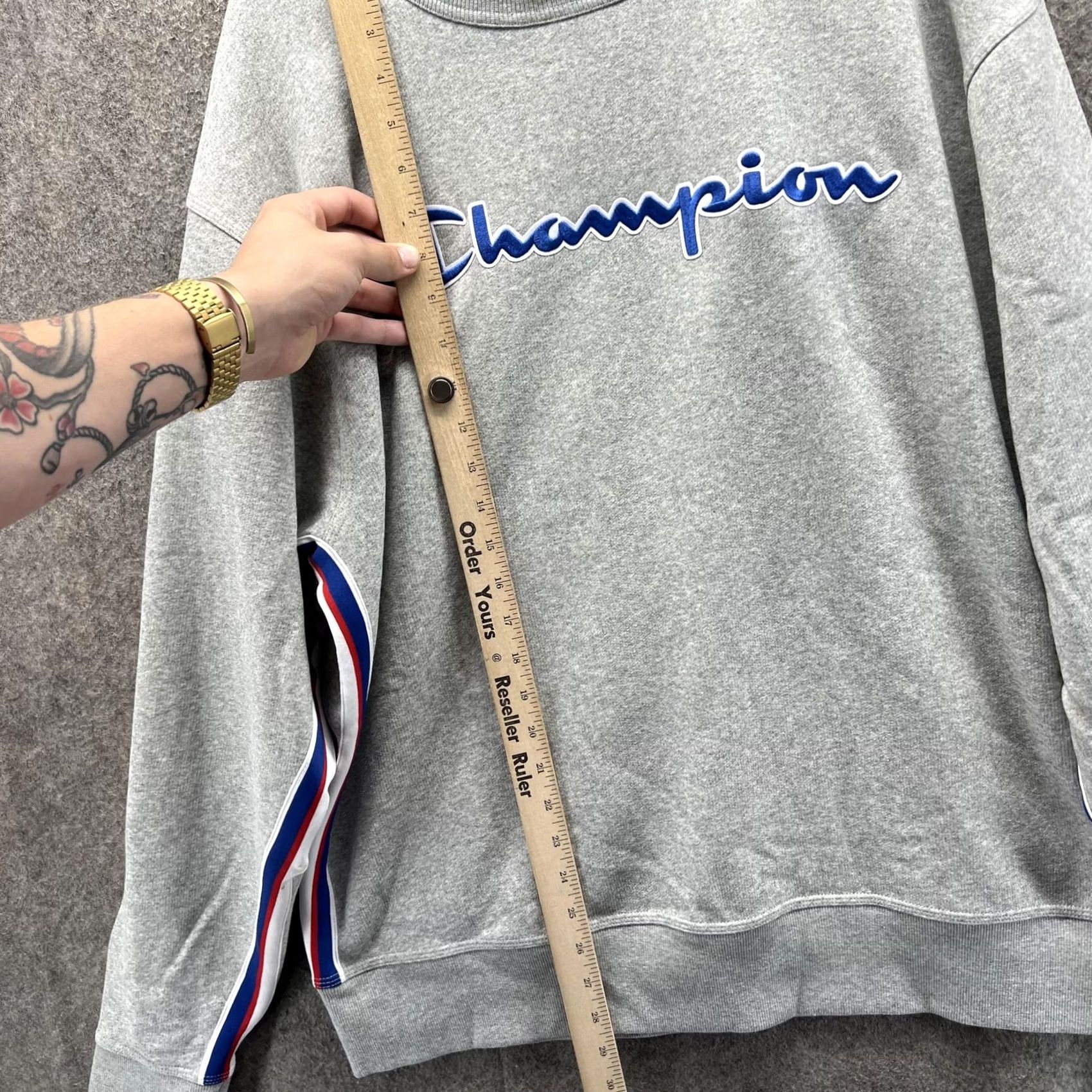Champion VINTAGE Champion Sweatshirt Mens Large Gray Script Logo Crewneck Pullover Striped Size US L / EU 52-54 / 3 - 5 Thumbnail