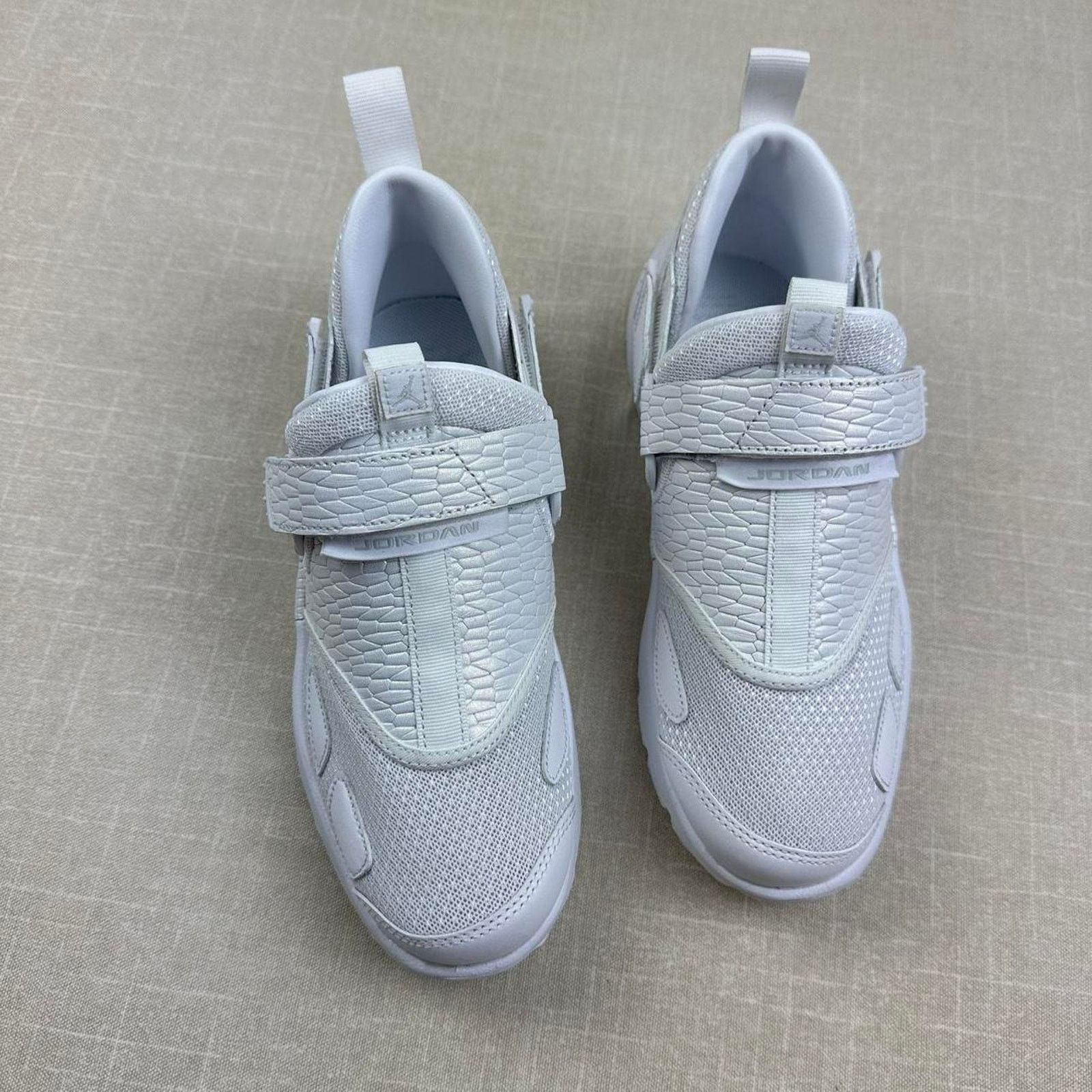 Jordan Brand 2016 Jordan Trunner LX "Triple White" Women 6 Size US 6 / IT 36 - 4 Thumbnail