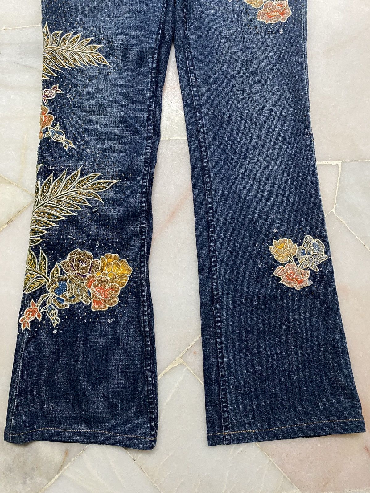 Japanese Brand Flared Japanese Art Denim Embroidered Floral Design Rare Size US 29 - 6 Thumbnail