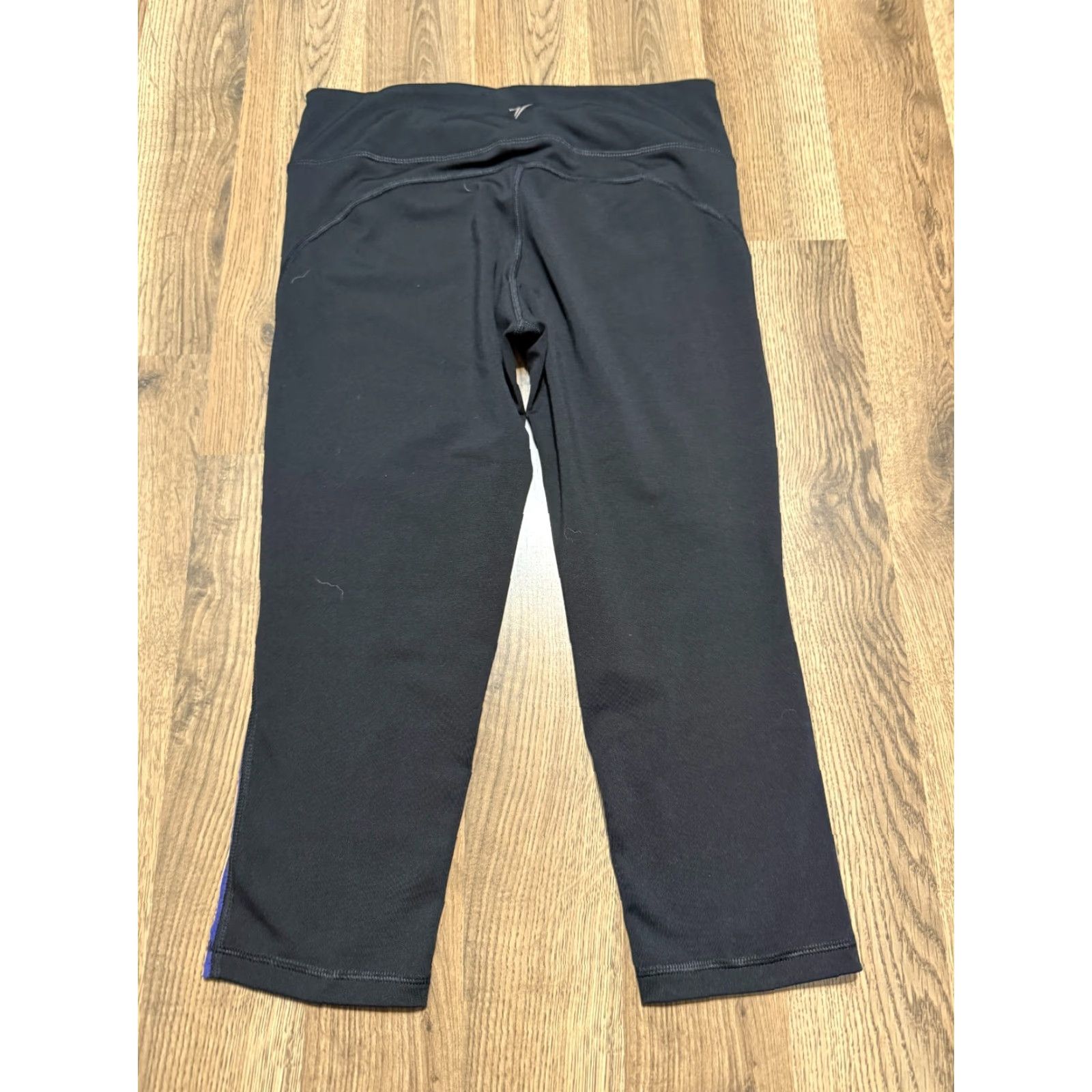 Old Navy Old Navy Capris Women's Activewear Leggings Pull On Capri Black M Modern, Athleisure, Casual Womens Size 32" / US 10 / IT 46 - 2 Thumbnail