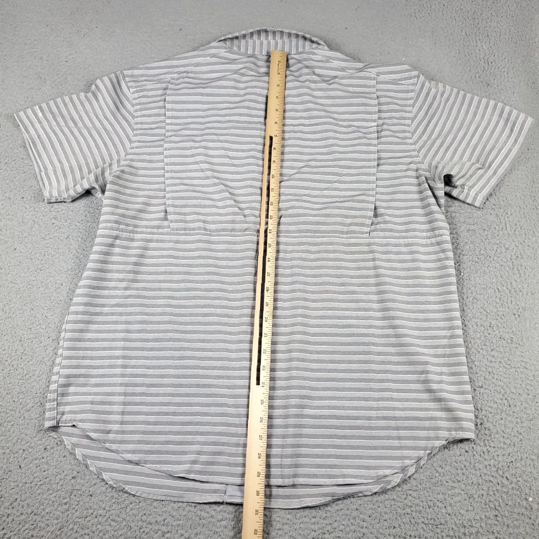 Vintage Columbia Shirt Mens XL Gray Striped Vented Button-Up Short Sleeve Size US XL / EU 56 / 4 - 4 Thumbnail