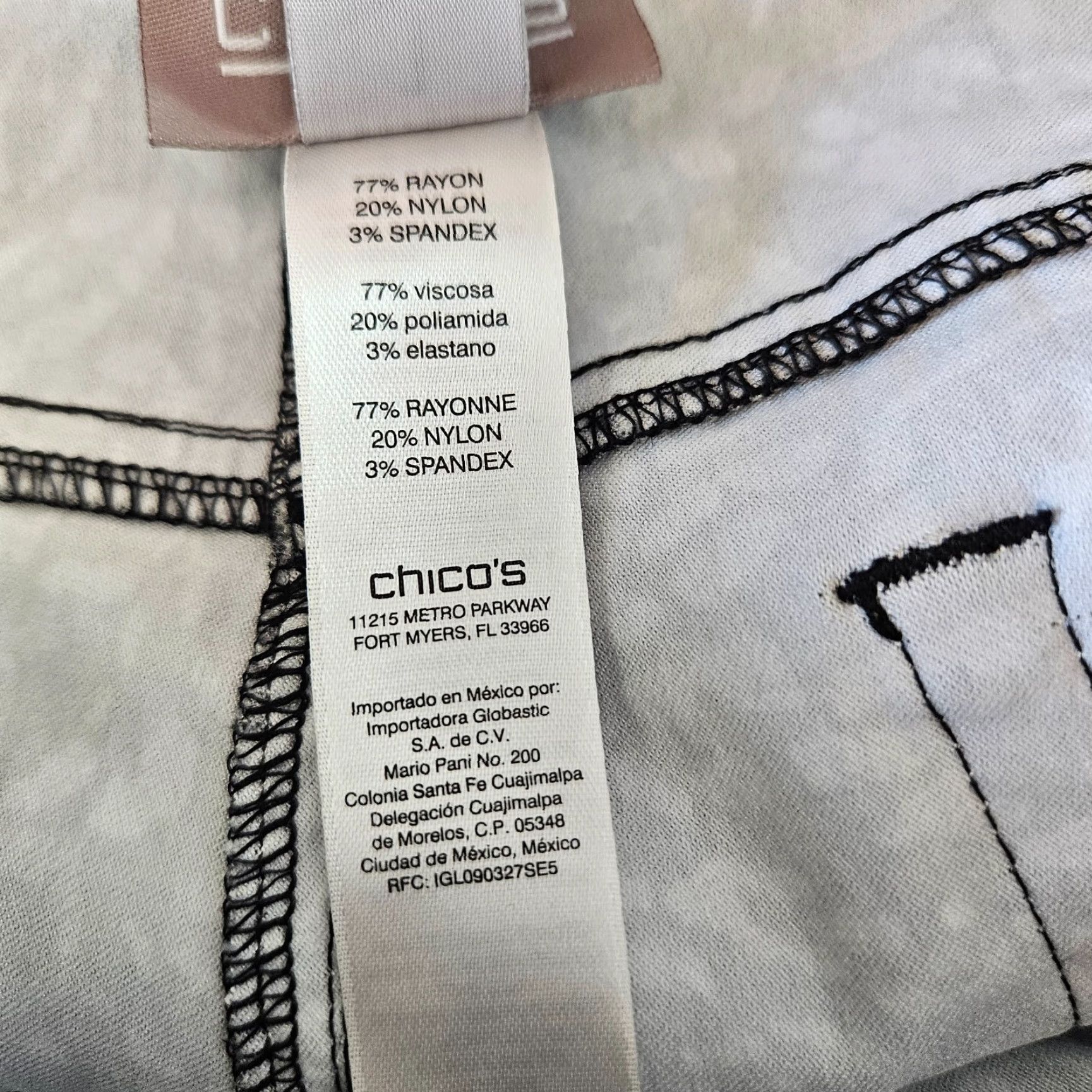 Vintage Chicos Womens Capri Pants Sz 8 Black White Animal Print Mid Rise Rayon Blend Capri Pants Womens 8 Black Animal Print 90s? Size 30" / US 8 / IT 44 - 6 Thumbnail