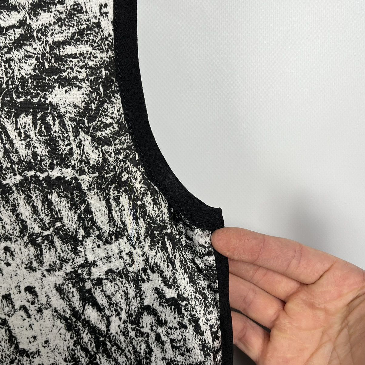 Helmut Lang Helmut Lang Dark Vanguard Snake Print Sleeveless Tank Top Size S / US 4 / IT 40 - 17 Thumbnail